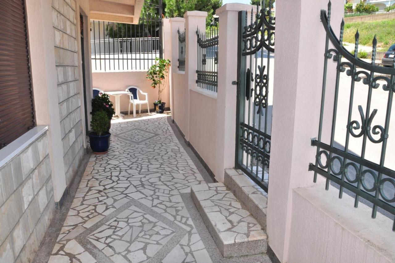 Comfort Apartments Bar Ngoại thất bức ảnh
